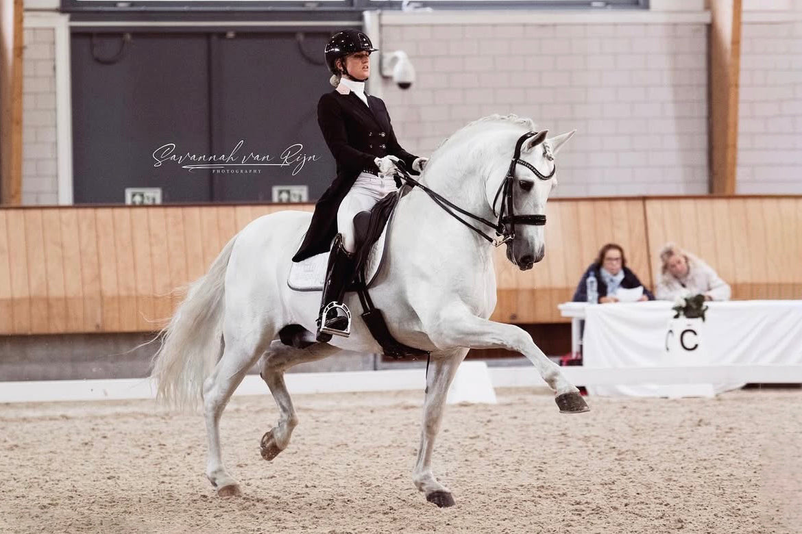 Britt Dekker riding an extended trot with her horse George in a JuulC dressage tailcoat